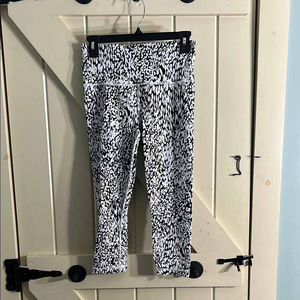 Athleta Black and White Patterned Crop Leggings